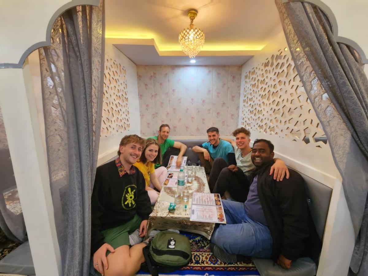 Zigzag Homestay Агра Екстер'єр фото